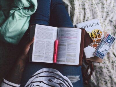 Person Reading Studyin Bed Books  - Free-Photos / Pixabay