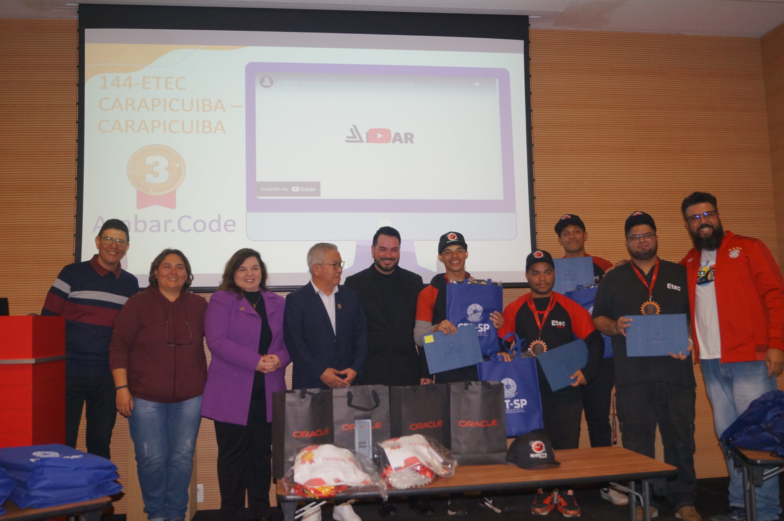 Equipe Ambar.Code no palco