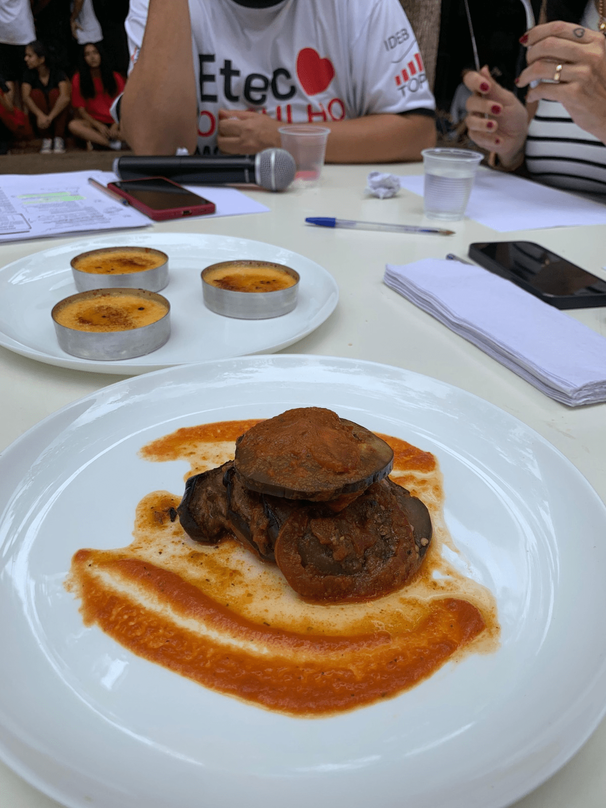 Apresentação de comida típica de um país.