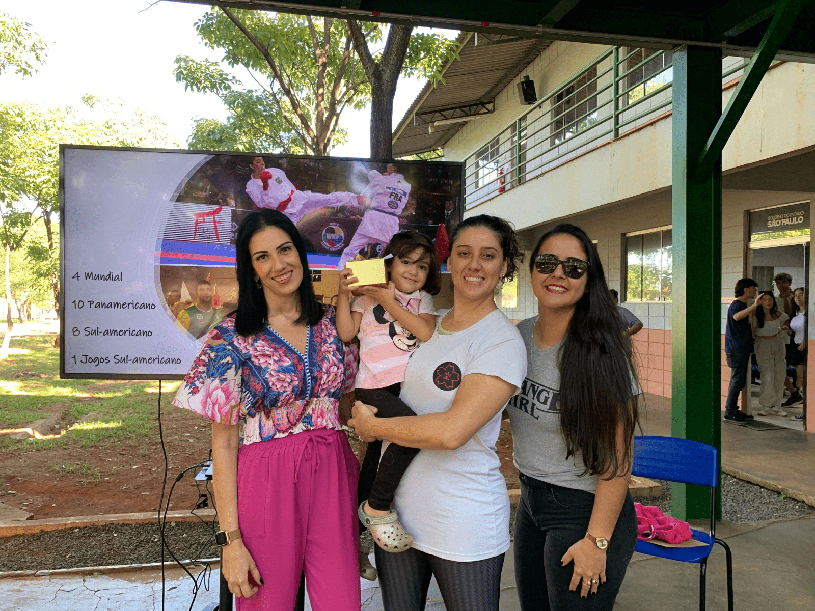 Professoras Michelle e Vânia com a Palestrante Beatriz Janini